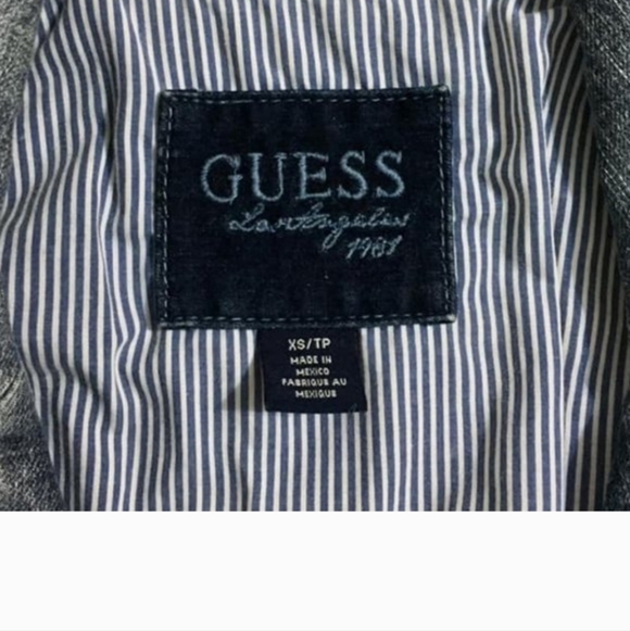 Guess , cropped jean jacket with removable tail very unique - Picture 8 of 9